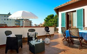 Casa Con Grande Terrazza, Ac, Wifi, Posto Auto E Vicino Al Mare