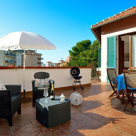 Villa Casa Con Grande Terrazza, Ac, Wifi, Posto Auto E Vicino Al Mare Imperia Exterior foto