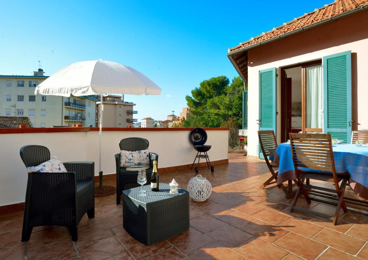 Villa Casa Con Grande Terrazza, Ac, Wifi, Posto Auto E Vicino Al Mare Imperia Exterior foto