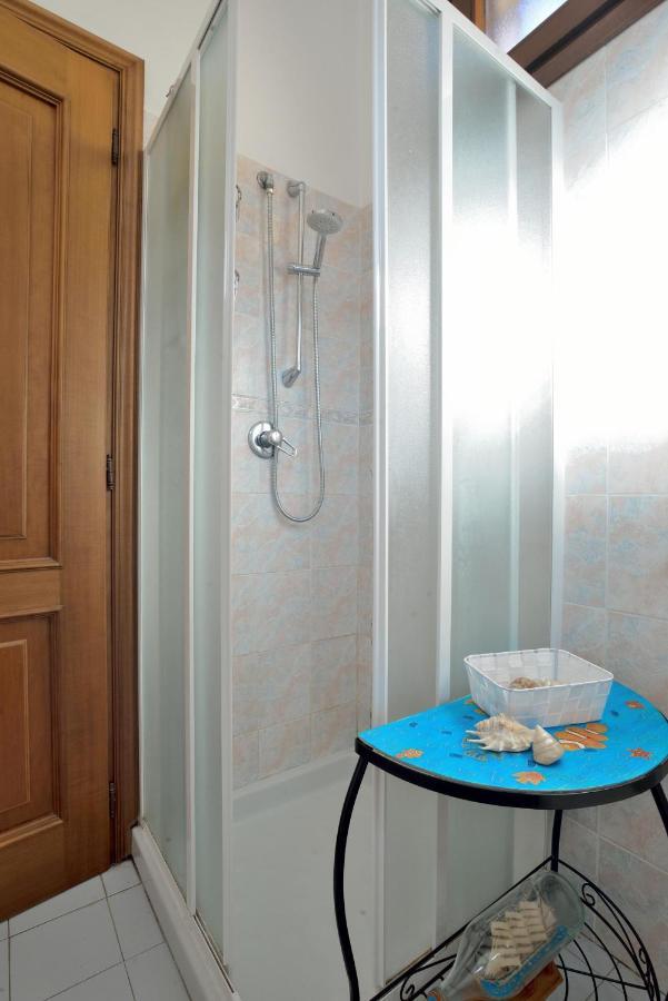 Villa Casa Con Grande Terrazza, Ac, Wifi, Posto Auto E Vicino Al Mare Imperia Exterior foto